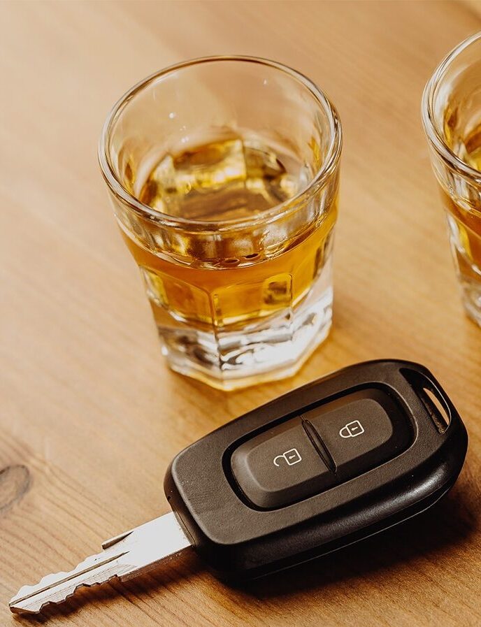 imageye___ _imgi_22_Do not drink and drive concept Close up of car keys and glass of strong an alcohol e1777408296704